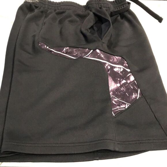 Under Armour Performance Football Shorts Sz. L - Picture 6 of 8